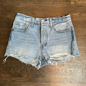 Levi’s shorts size 25